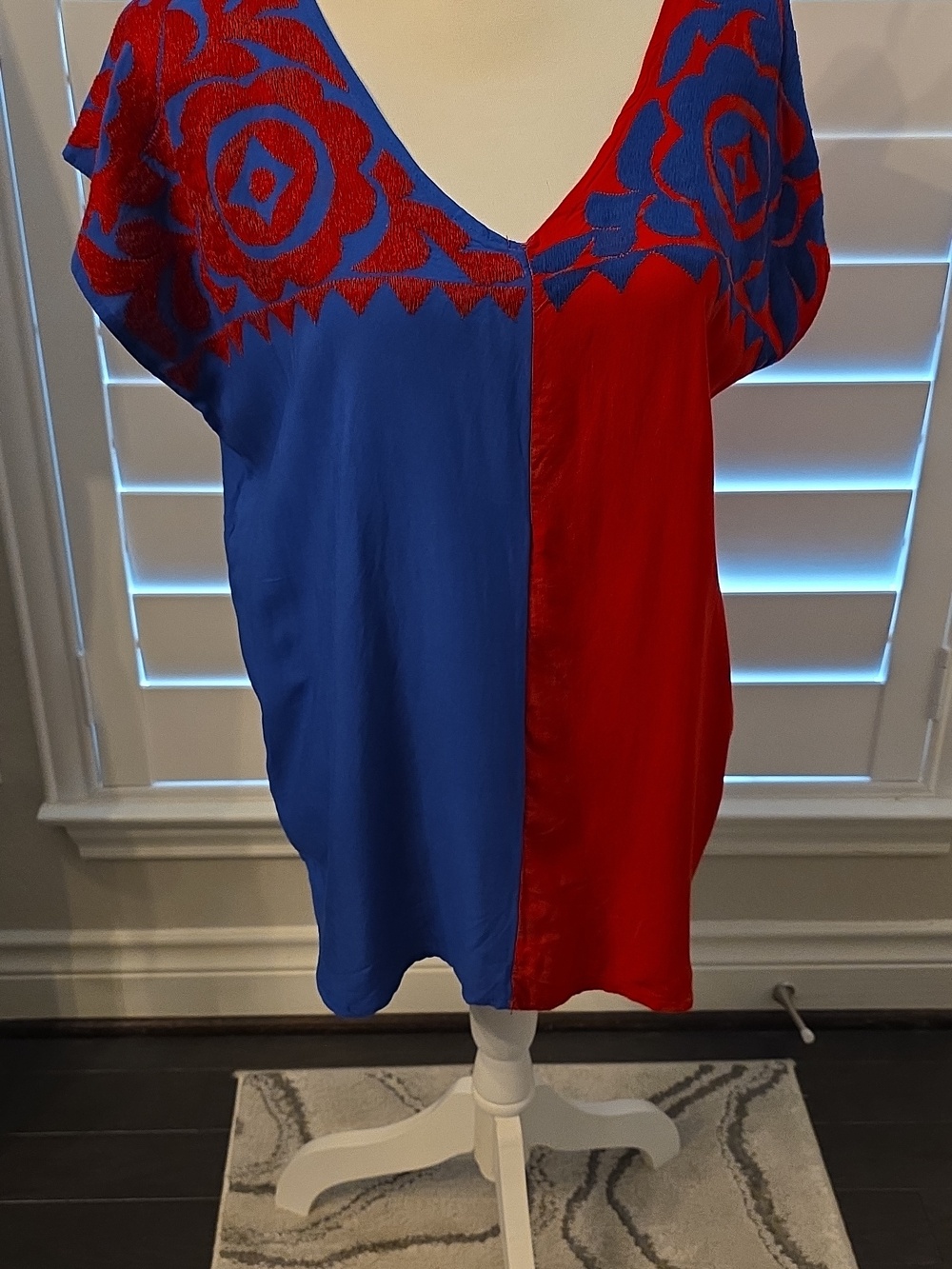 Colorblock Floral V-Neck Tunic Top - Blue & Red - Picture 11 of 16